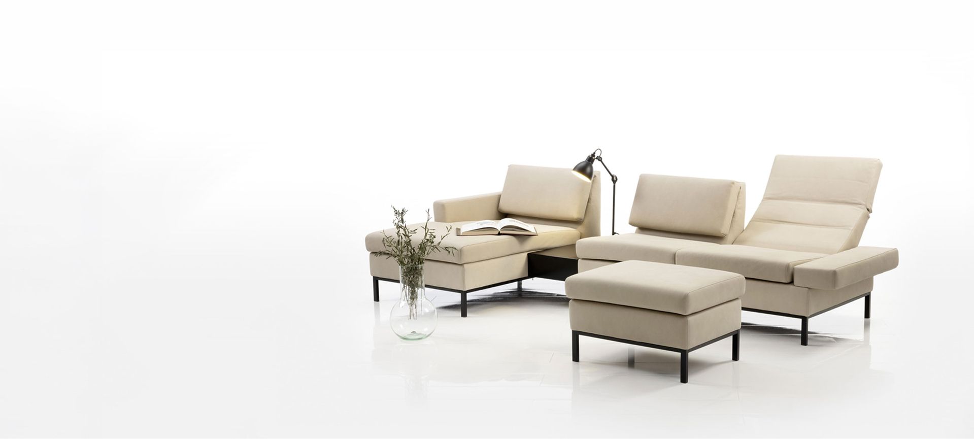 Stilvolles Wohnzimmer mit hochwertigen Designmöbeln von Wohnen & Schlafen